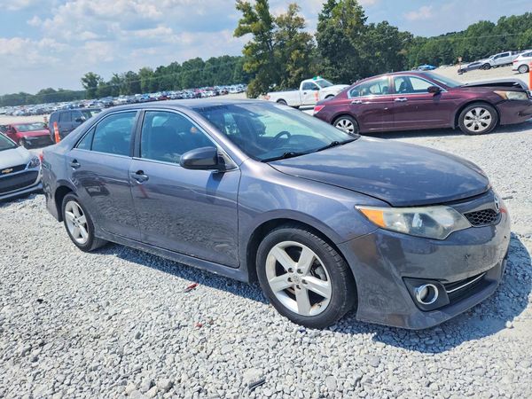 2014 TOYOTA CAMRY — Passenger 3/4