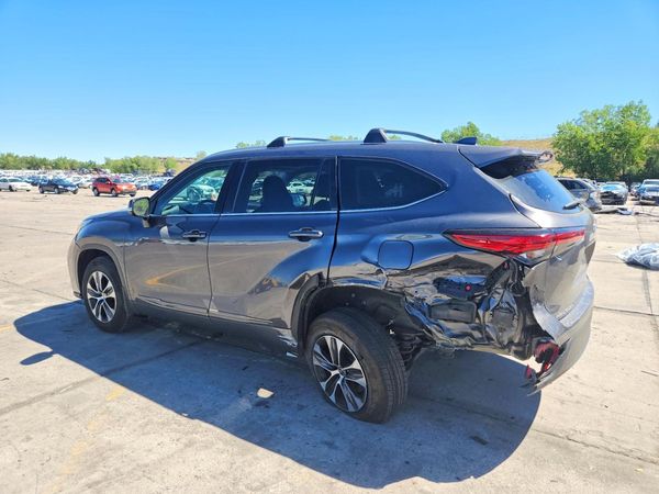 2022 TOYOTA HIGHLANDER