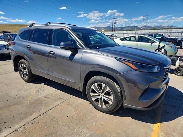 2022 TOYOTA HIGHLANDER