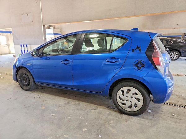 2016 TOYOTA PRIUS