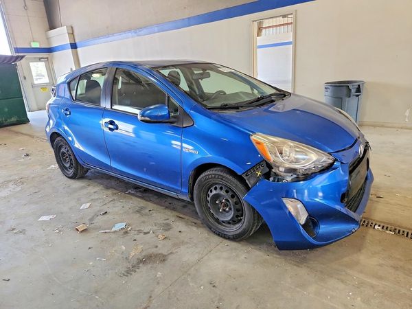 2016 TOYOTA PRIUS