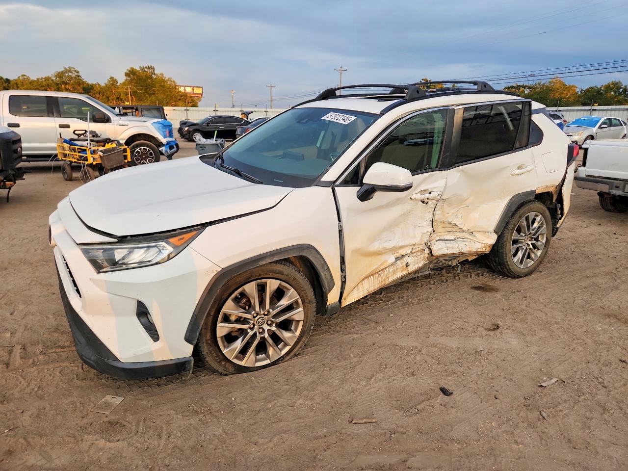 2019 TOYOTA RAV4 XLE Premium