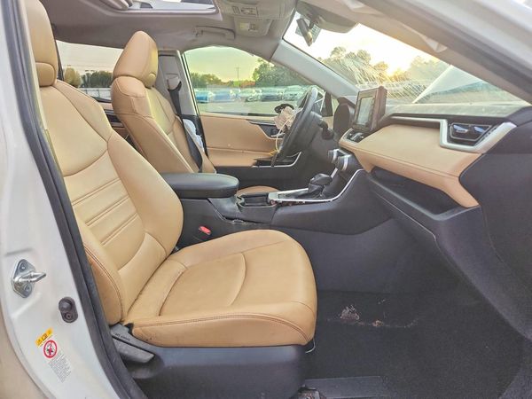 2019 TOYOTA RAV4 XLE Premium