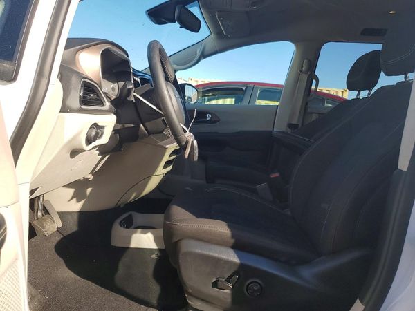 2024 CHRYSLER VOYAGER LX