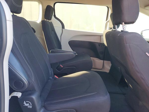 2024 CHRYSLER VOYAGER LX