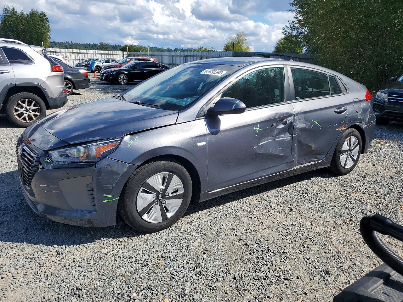 2018 HYUNDAI IONIQ Blue (HEV) — Front 3/4