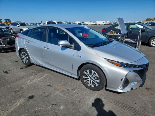 2021 TOYOTA PRIUS — Passenger 3/4