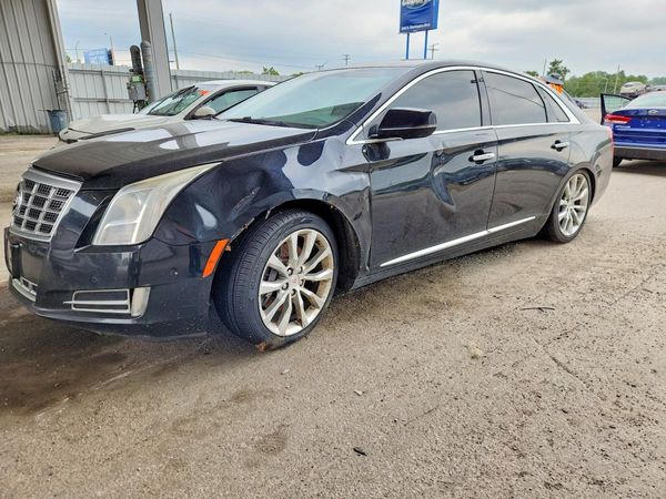2015 CADILLAC XTS Luxury — Front 3/4