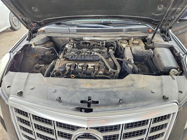2015 CADILLAC XTS Luxury — Engine bay