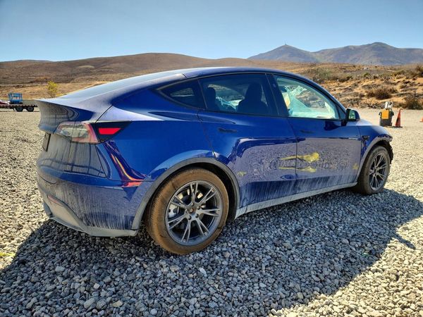 2025 TESLA MODEL Y