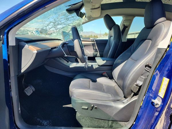 2025 TESLA MODEL Y