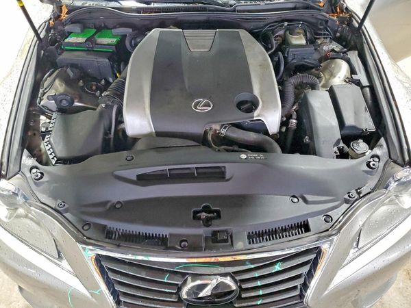 2016 LEXUS IS 300