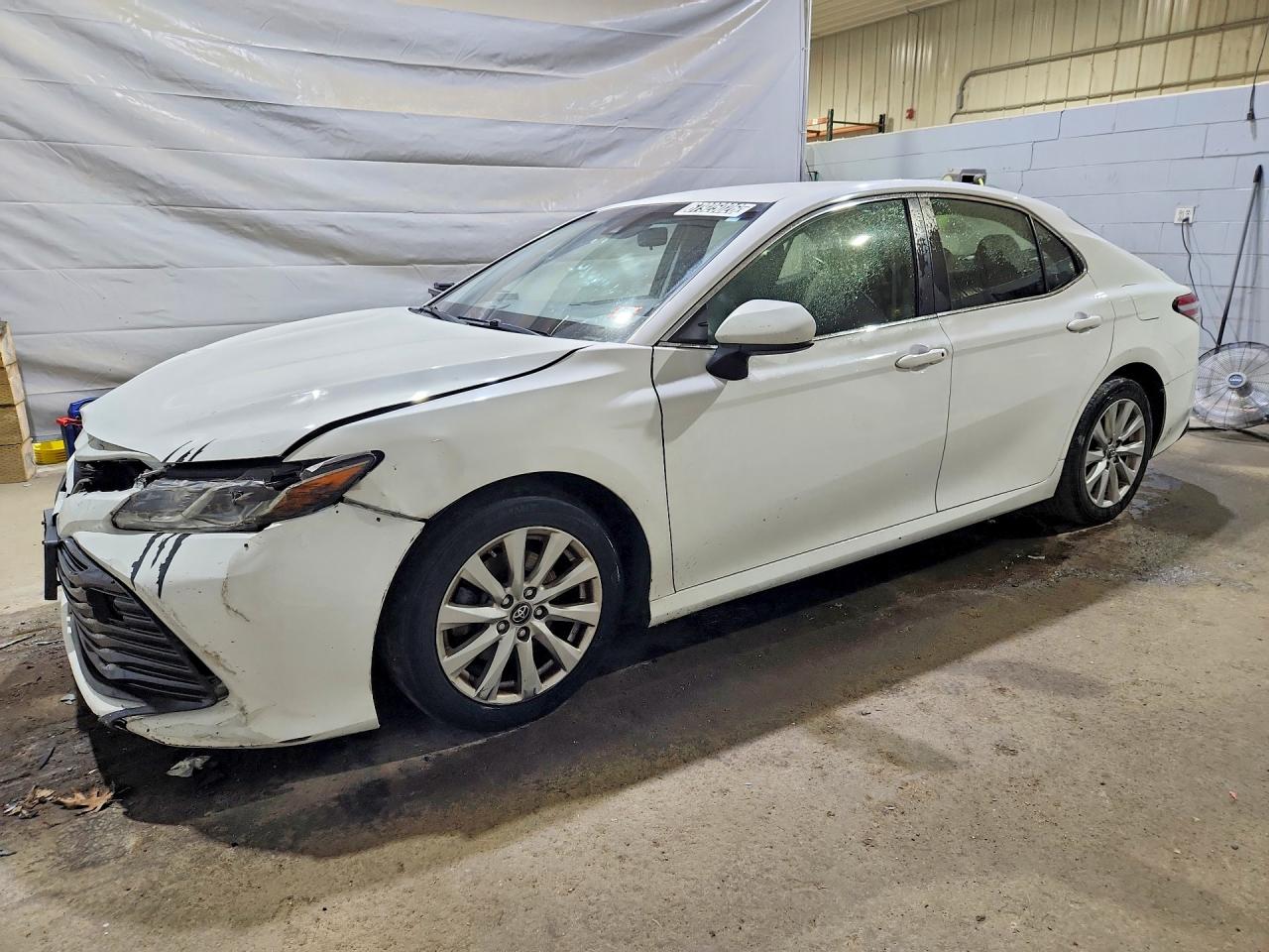 2018 TOYOTA CAMRY LE/SE/XLE/XSE — Front 3/4