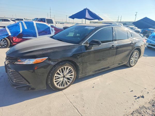 2020 TOYOTA CAMRY XLE
