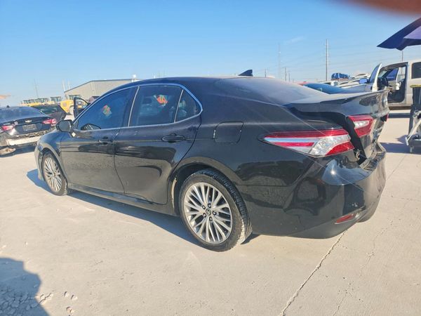 2020 TOYOTA CAMRY XLE