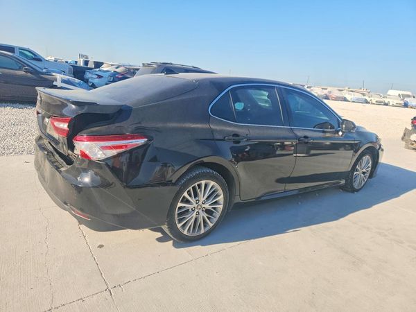 2020 TOYOTA CAMRY XLE