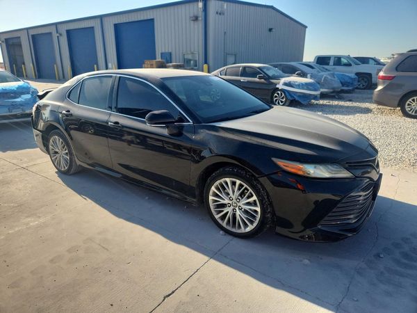 2020 TOYOTA CAMRY XLE