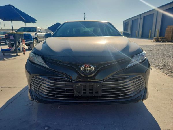 2020 TOYOTA CAMRY XLE