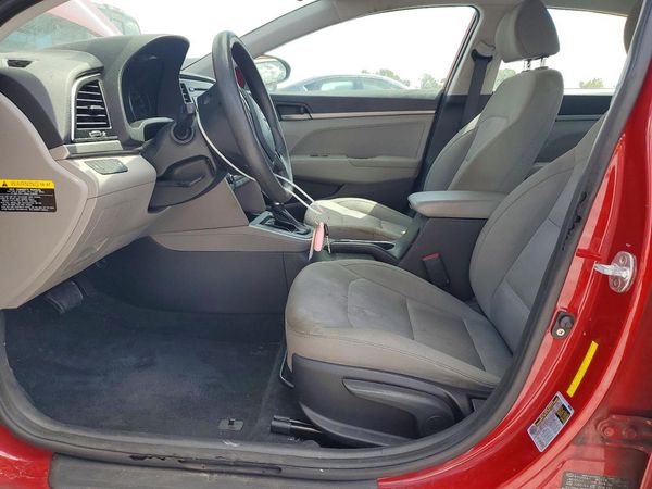 2017 HYUNDAI ELANTRA SE Base — DENT