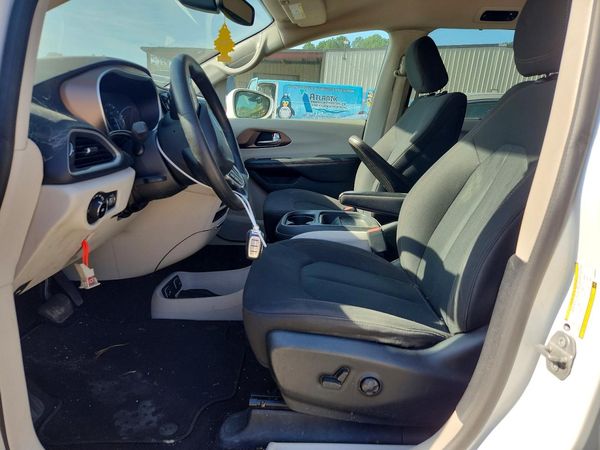 2019 CHRYSLER PACIFICA Touring Plus — DENT