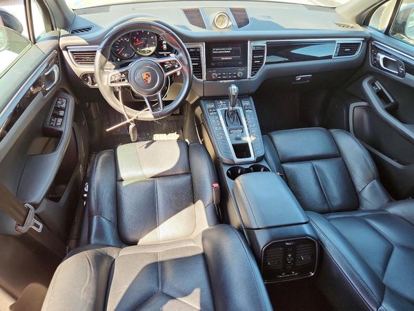 2018 PORSCHE MACAN