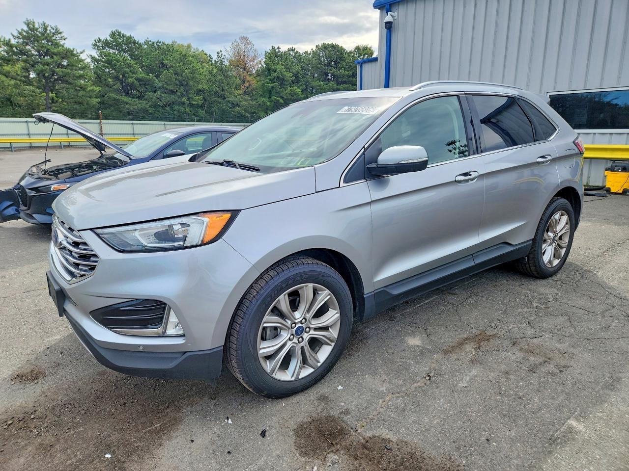 2020 FORD EDGE Titanium — Front 3/4