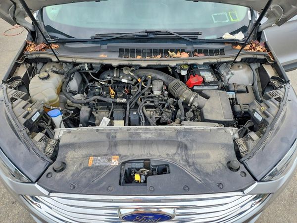 2020 FORD EDGE Titanium — Engine bay