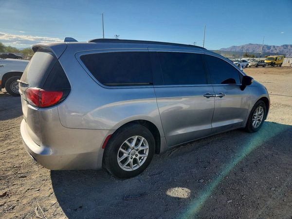 2020 CHRYSLER VOYAGER