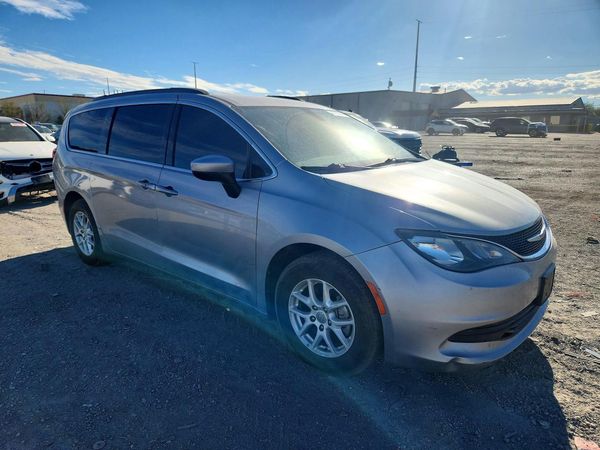 2020 CHRYSLER VOYAGER