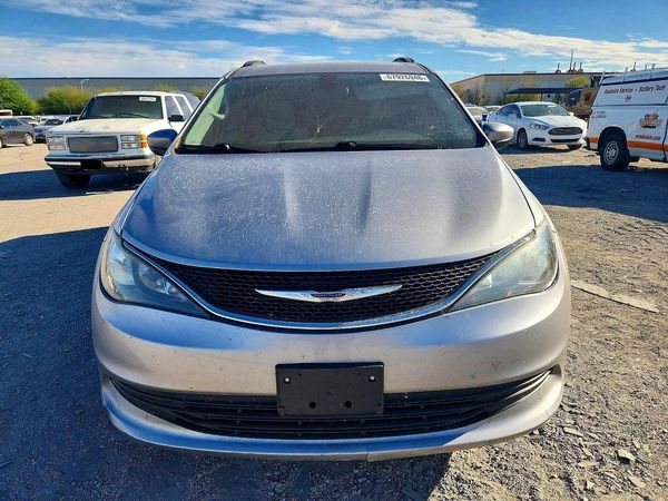 2020 CHRYSLER VOYAGER