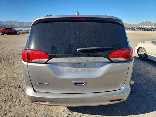 2020 CHRYSLER VOYAGER