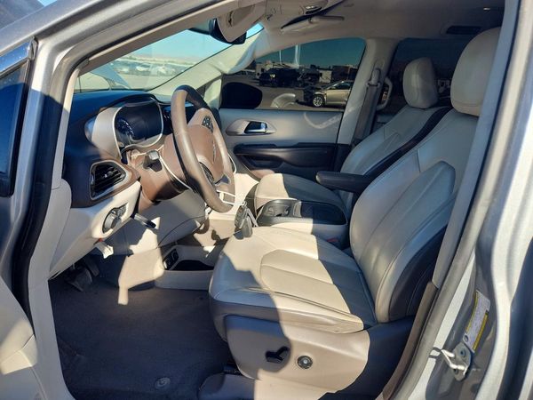 2020 CHRYSLER VOYAGER