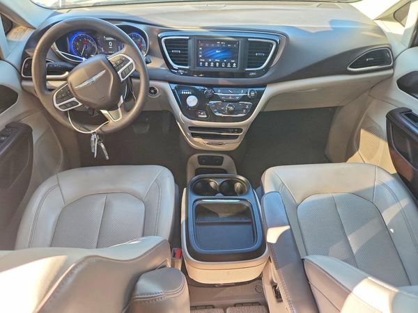 2020 CHRYSLER VOYAGER