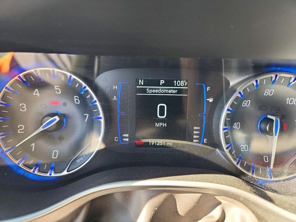 2020 CHRYSLER VOYAGER