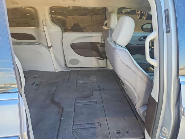 2020 CHRYSLER VOYAGER