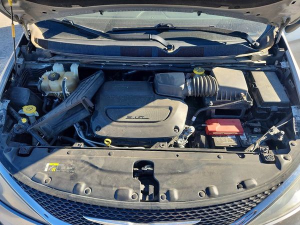 2020 CHRYSLER VOYAGER