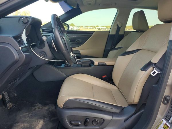 2020 LEXUS ES