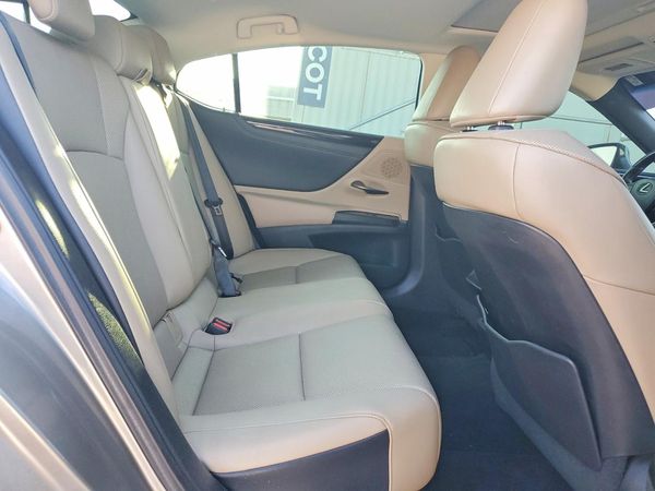 2020 LEXUS ES