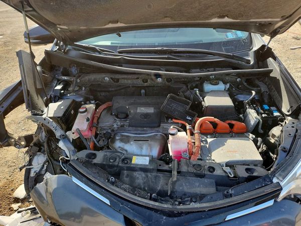 2016 TOYOTA RAV4 Limited (G Grade) — Engine bay