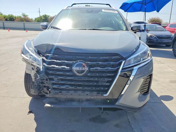 2024 NISSAN KICKS