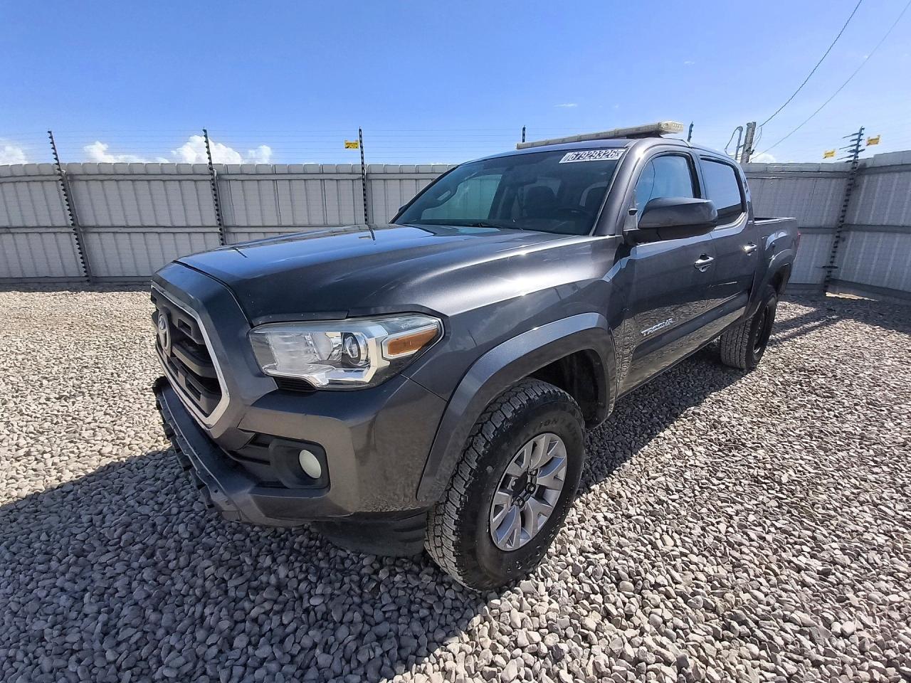 2017 TOYOTA TACOMA — Front 3/4