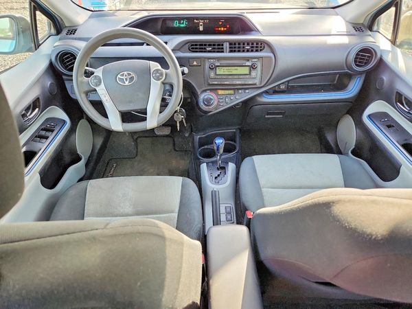 2013 TOYOTA PRIUS