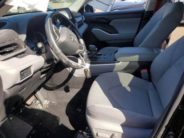 2022 TOYOTA HIGHLANDER LE — DENT