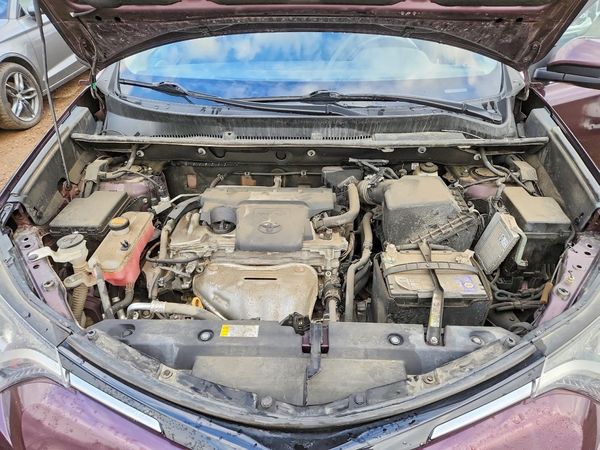 2016 TOYOTA RAV4 XLE (M Grade) — Engine bay