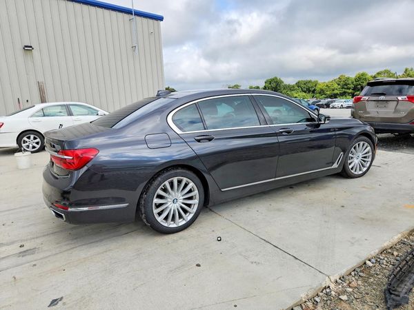 2016 BMW 740