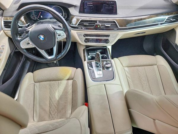 2016 BMW 740