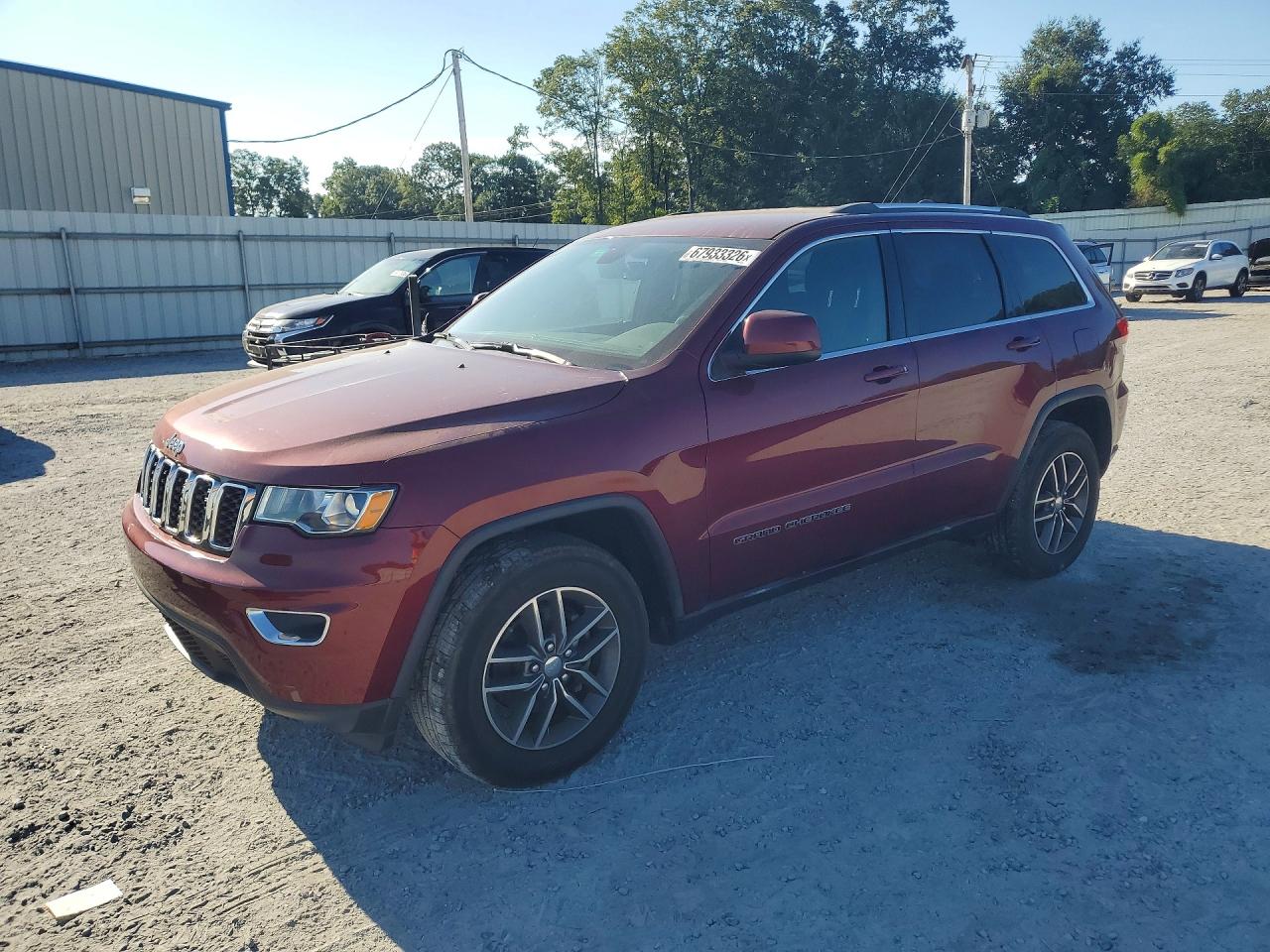 2018 JEEP GRAND CHEROKEE Laredo — Front 3/4