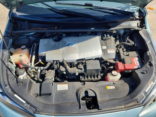 2020 TOYOTA PRIUS — Engine bay