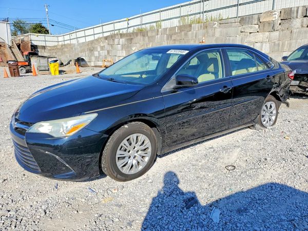 2016 TOYOTA CAMRY — Engine bay