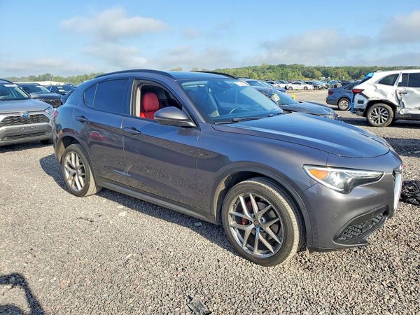 2018 ALFA ROMEO STELVIO — Passenger 3/4
